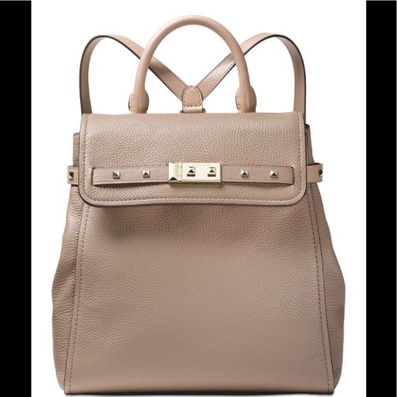 Michael Kors Handbags - ⚡️FLASH SALE⚡️ NWOT Michael Kors backpack